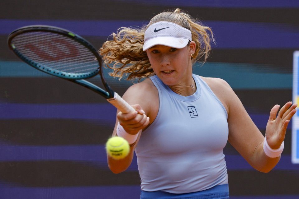 他都表现出 他都表现出